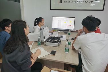 客戶來公司講解產(chǎn)品